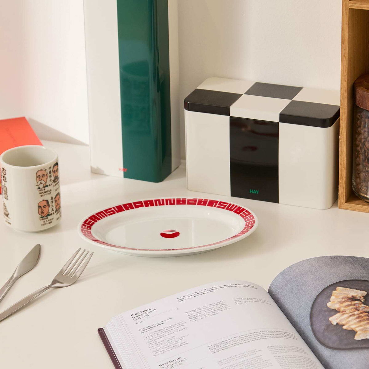 BEAMS JAPAN Goyoza Plate in White/Red 