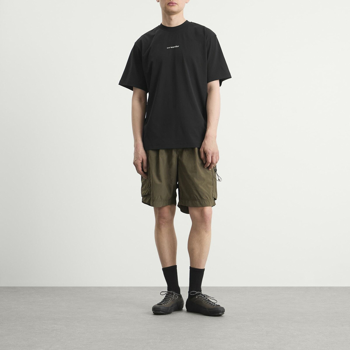 and wander Men's Dry Mesh T-Shirt in Black
