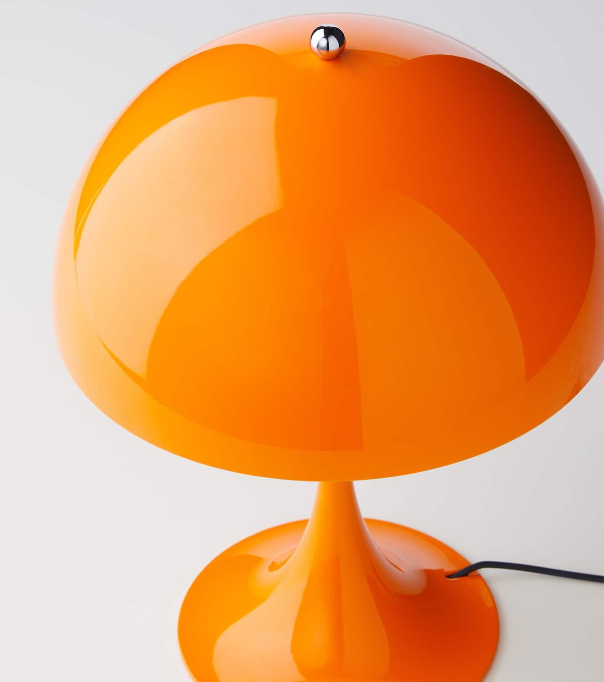 Louis Poulsen Panthella 250 table lamp by Verner Panton