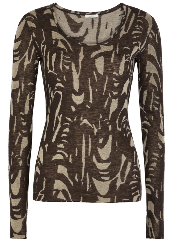 Photo: Joseph Villa Patterned Cashmere top Beige