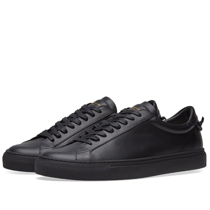 Photo: Givenchy Low Sneaker Black