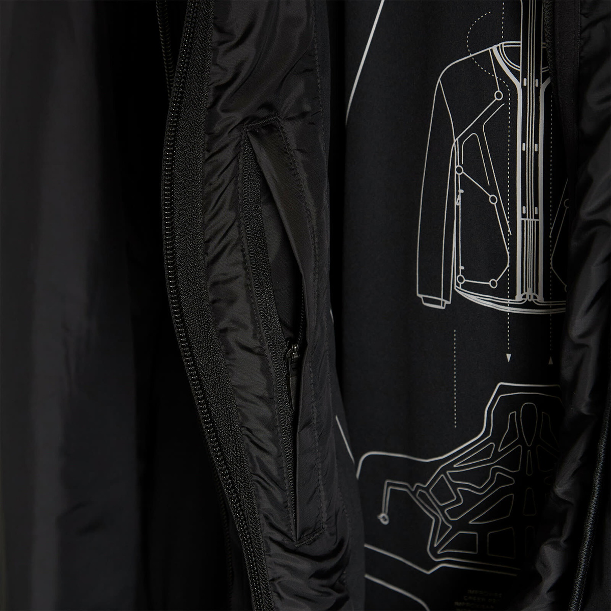 Nike ISPA Adapt Air Jacket in Black