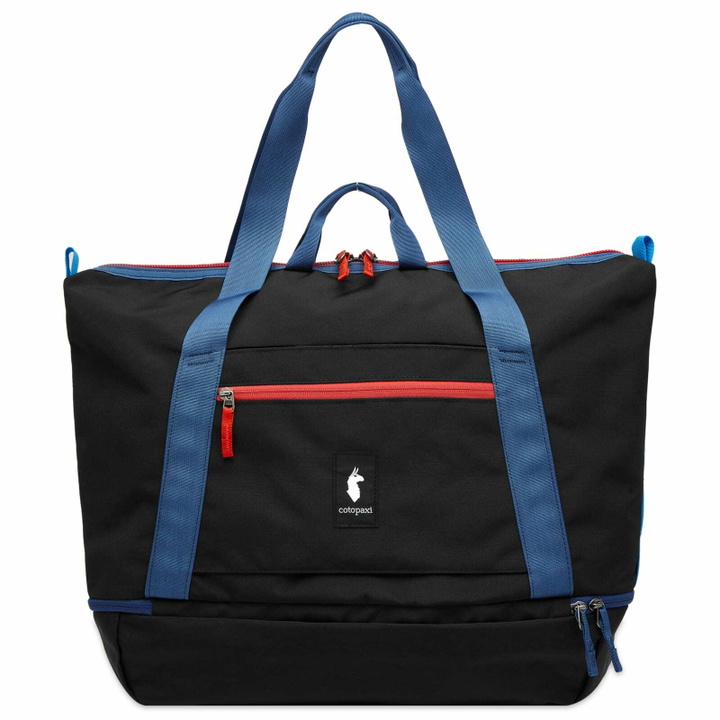 Photo: Cotopaxi Men's Viaje 35L Weekender Tote in Black 