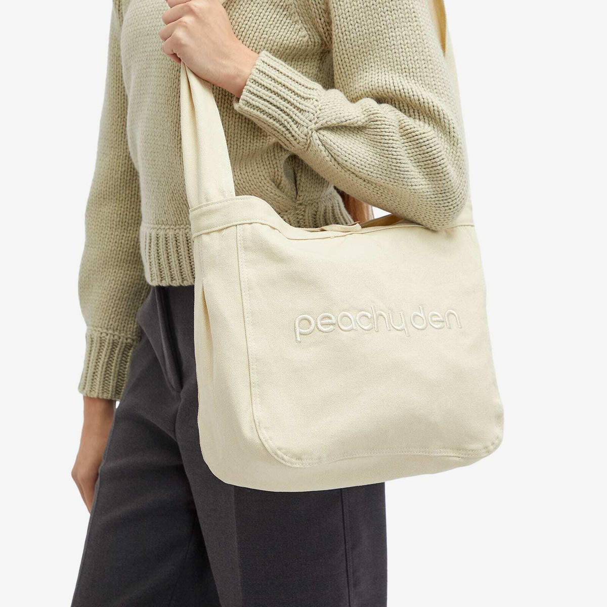 Peachy Den Women's Peachy Tote Bag in Parchment 