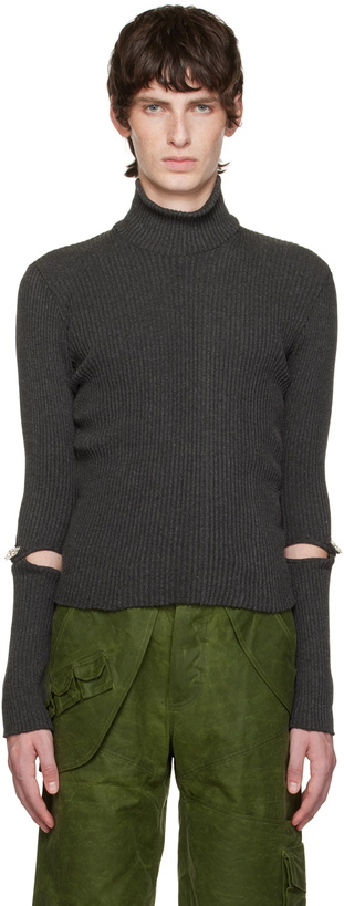 Photo: Solitude Studios Gray Detached Turtleneck