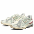 New Balance 1906 Sneaker in Sea Salt/Lone Star Grey