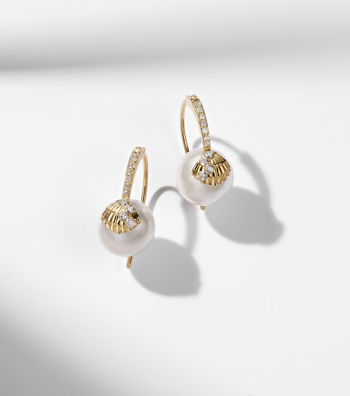 Sydney Evan 14kt gold (585/1000) earrings with pearls and diamonds