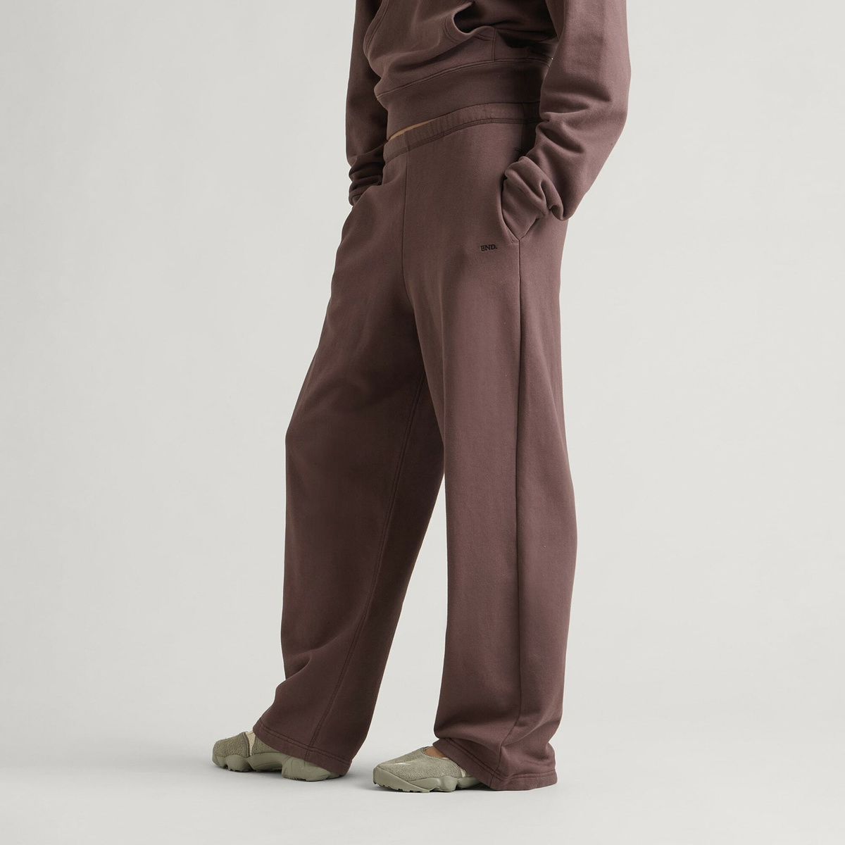 END. Women's Classic Sweatpants in Chocolate
