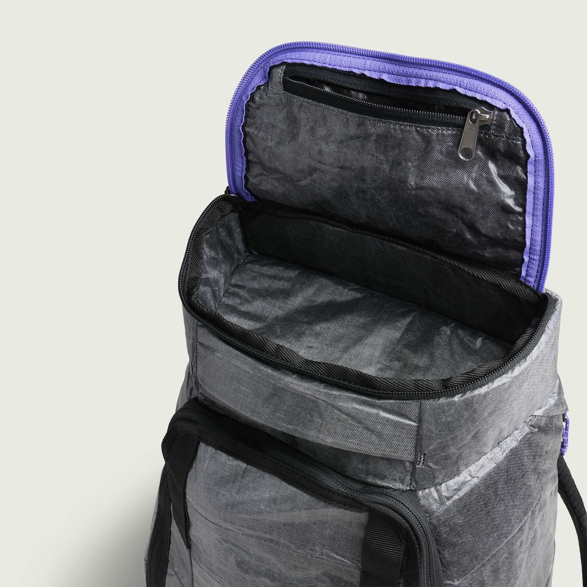 Db Journey Weigh Lighter Hugger Backpack 30L in Weigh Darker