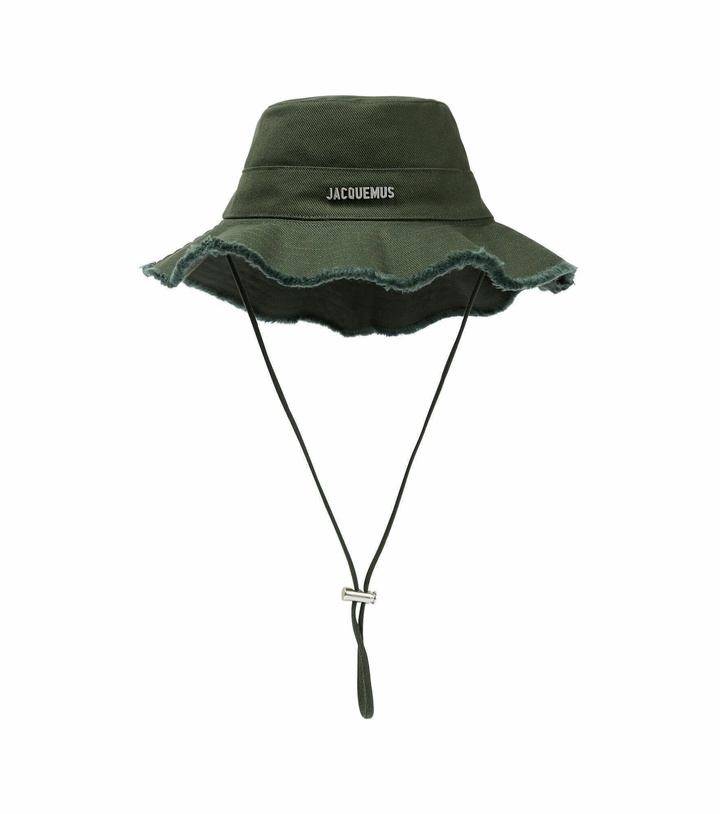 Photo: Jacquemus - Le Bob Artichaut bucket hat