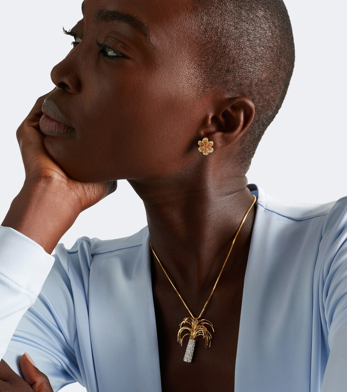 Yvonne Léon Daisy 9kt gold earrings with sapphires and diamonds