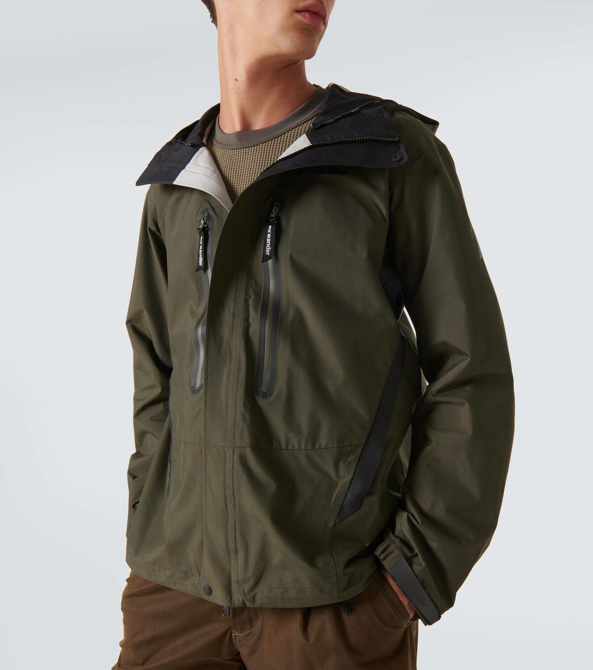 And Wander 2.5L Hiker raincoat