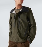 And Wander 2.5L Hiker raincoat