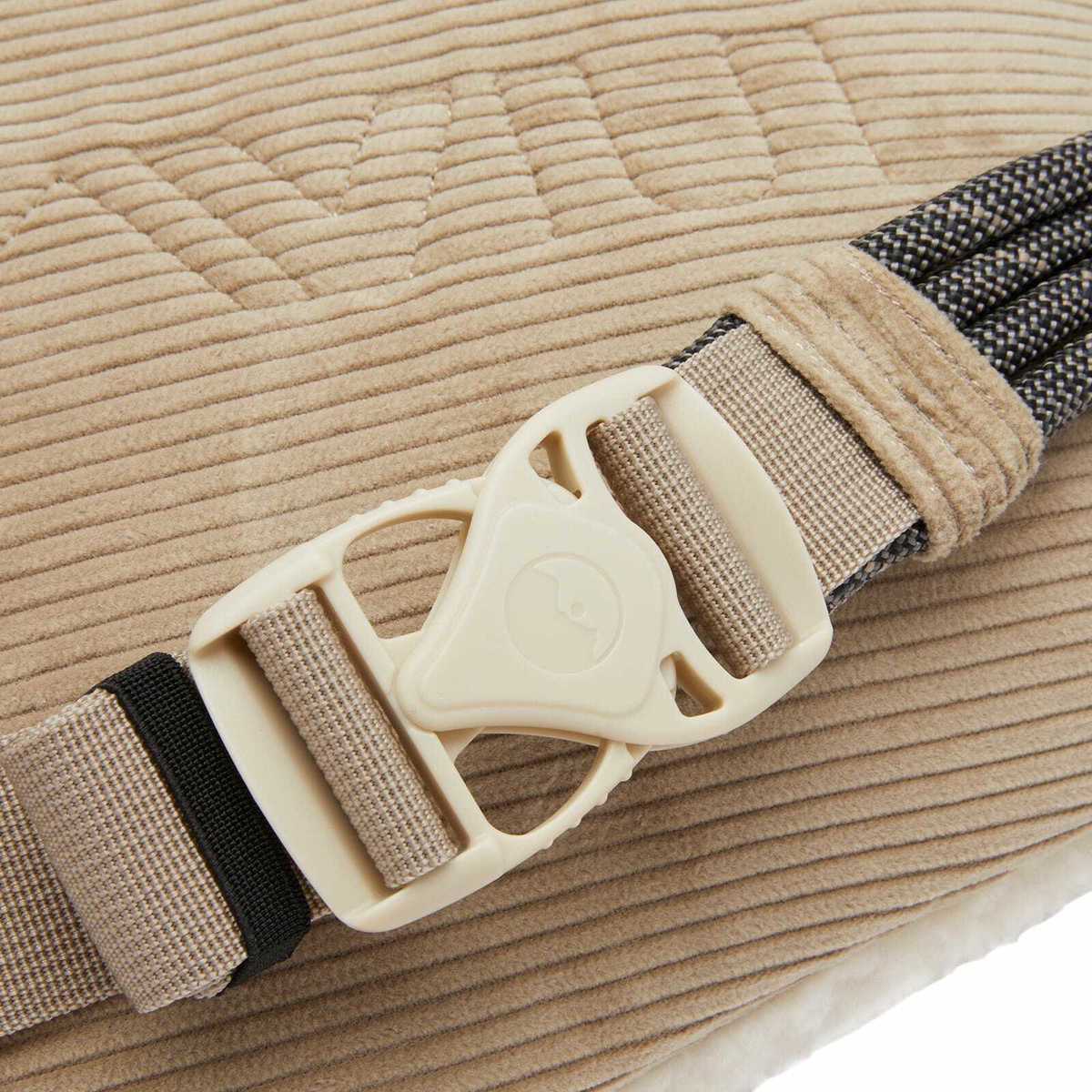 KAVU Men's Sherpa Rope Snug Bag in Pebble Beach 