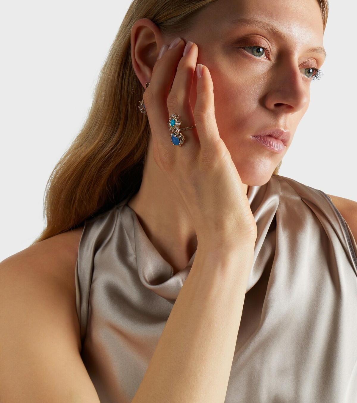 Suzanne Kalan 18kt gold (750/1000) ring with gemstones