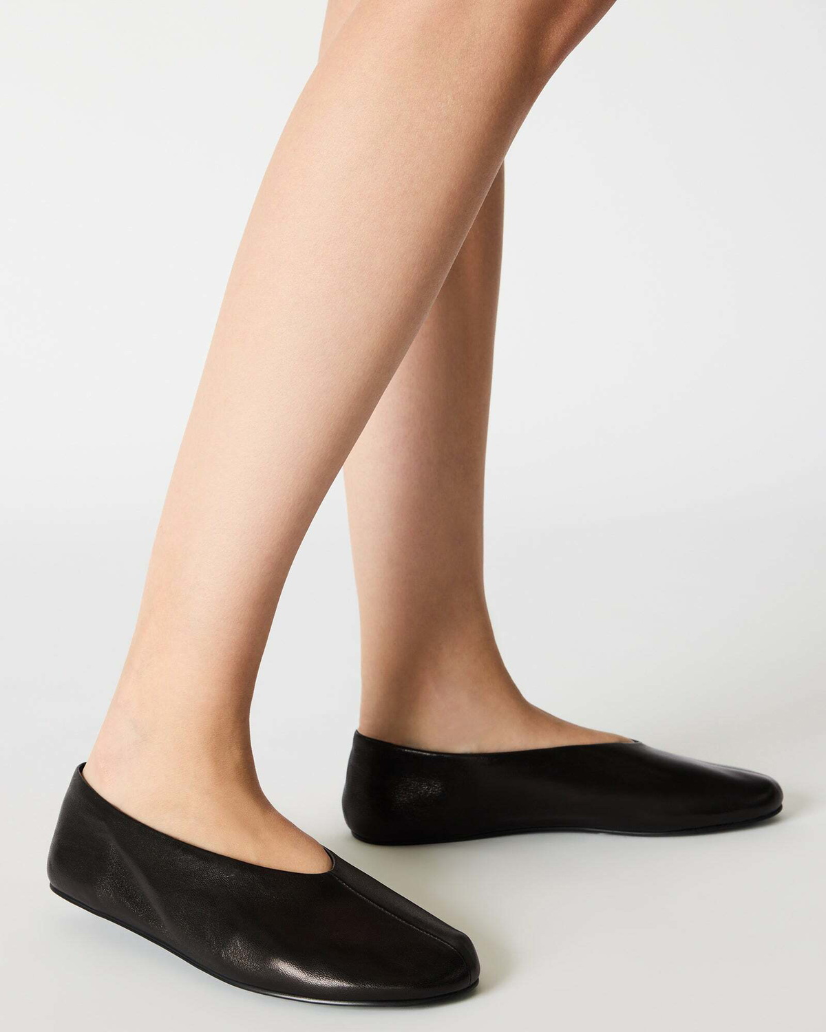 Steve Madden Cyntra Flats in Black