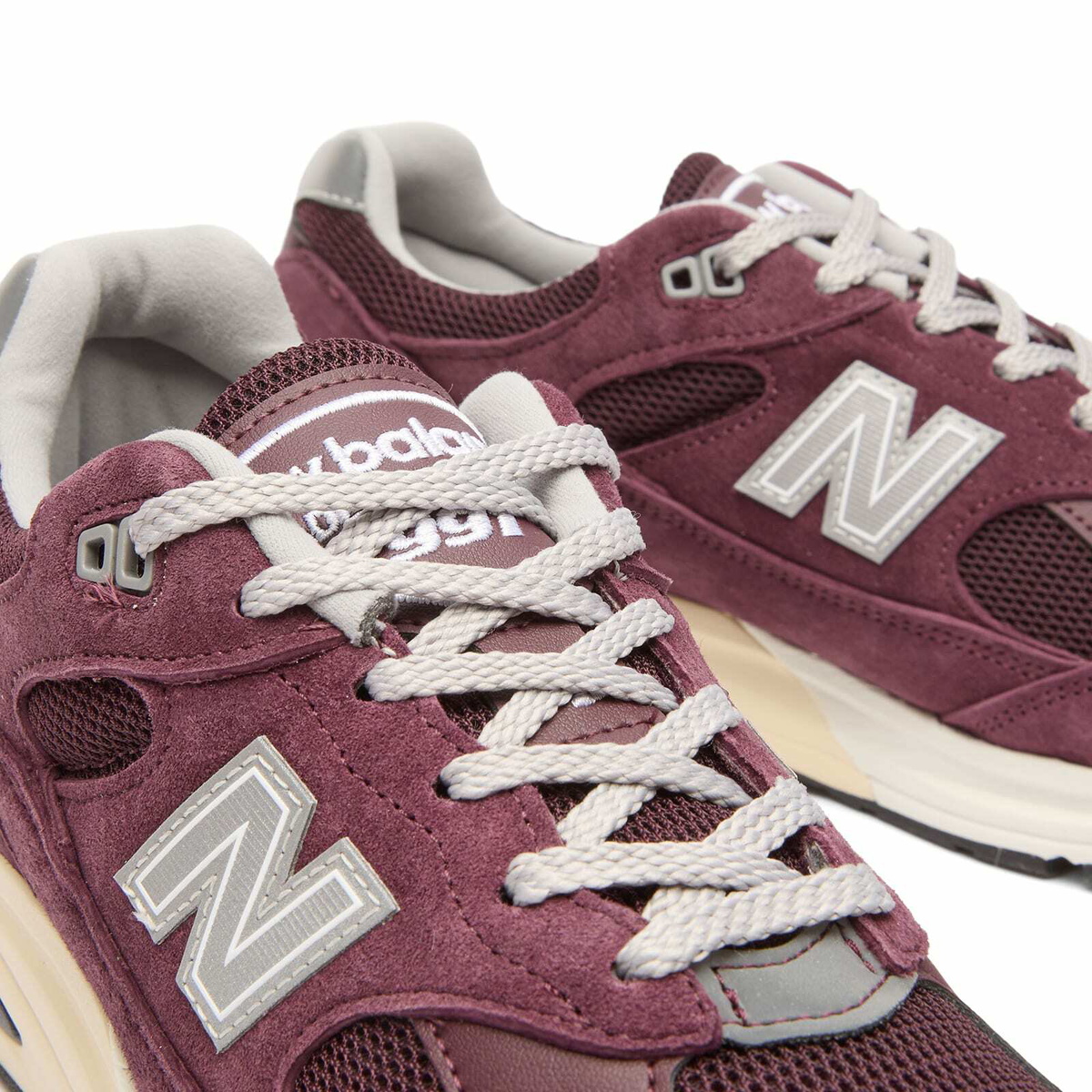 New Balance 991v2 Sneaker in Purple