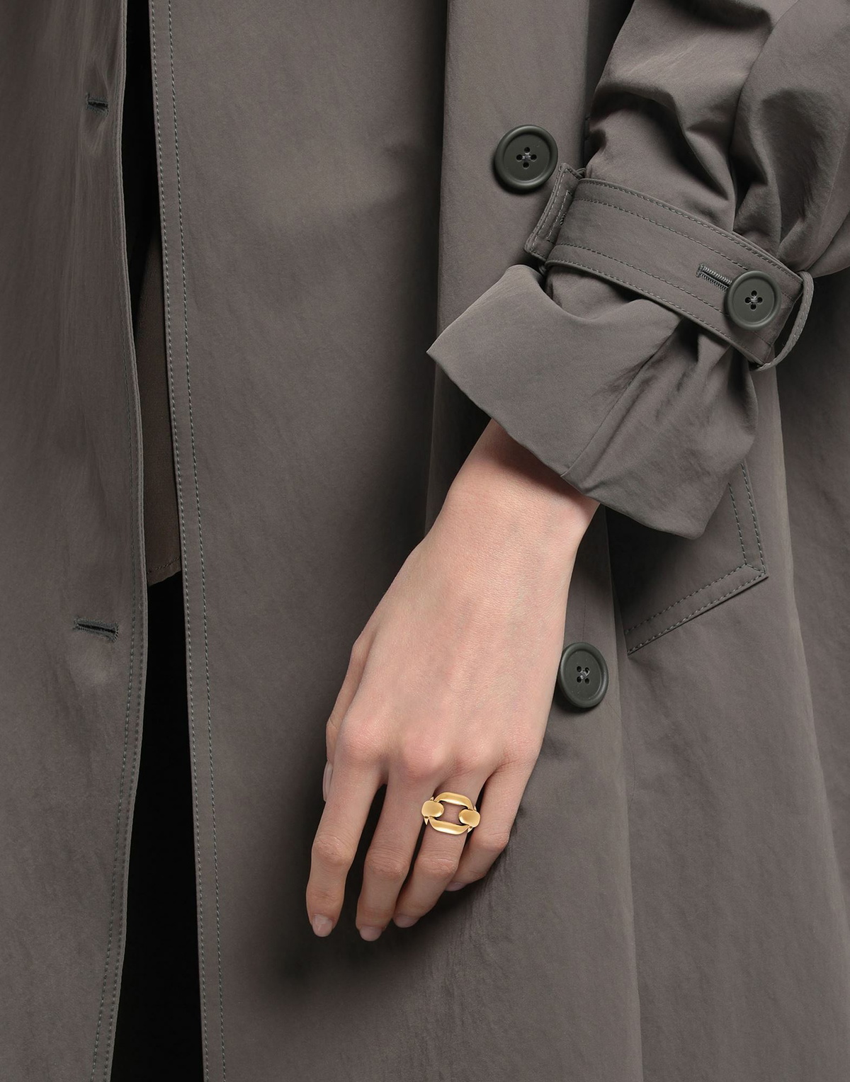Mcqueen Womens Ring in Gold