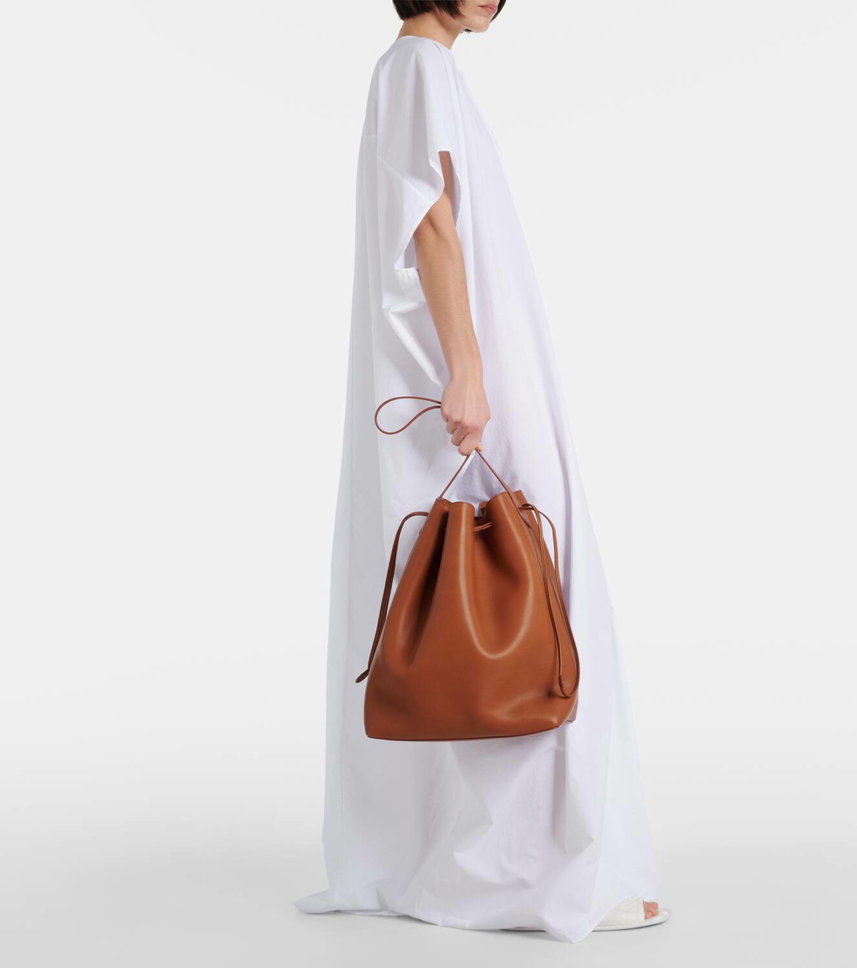 かごバッグ THE ROW Belvedere leather bucket bag Belvedere leather bucket bag in black - The Row | Mytheresa