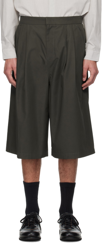 Photo: AMOMENTO Brown Two Tuck Wide Shorts