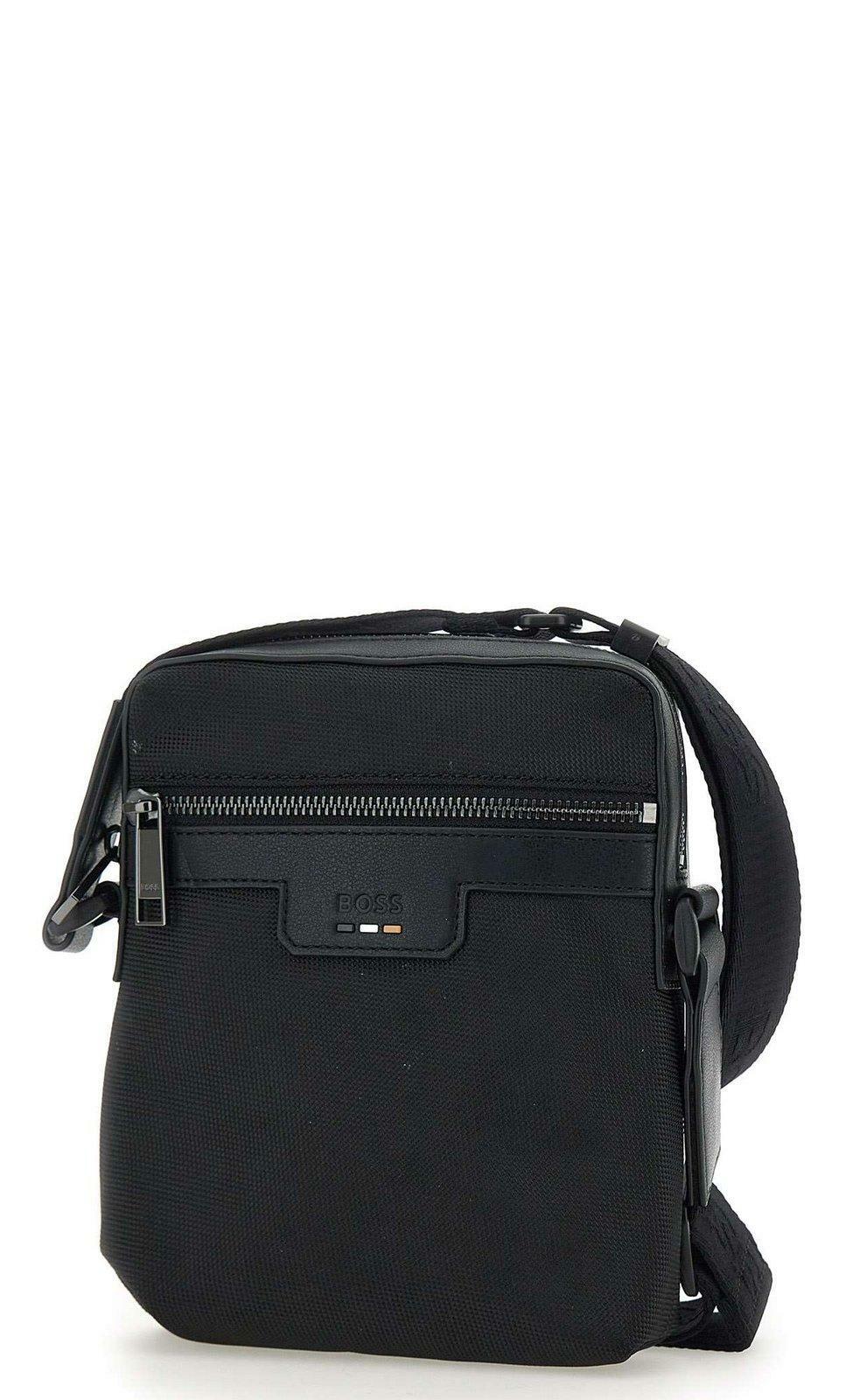 【送料&関税込】Hugo Boss Logo Debossed Zip-up Messenger Bag Hugo Boss Logo Debossed Zip-up Messenger Bag Hugo Boss