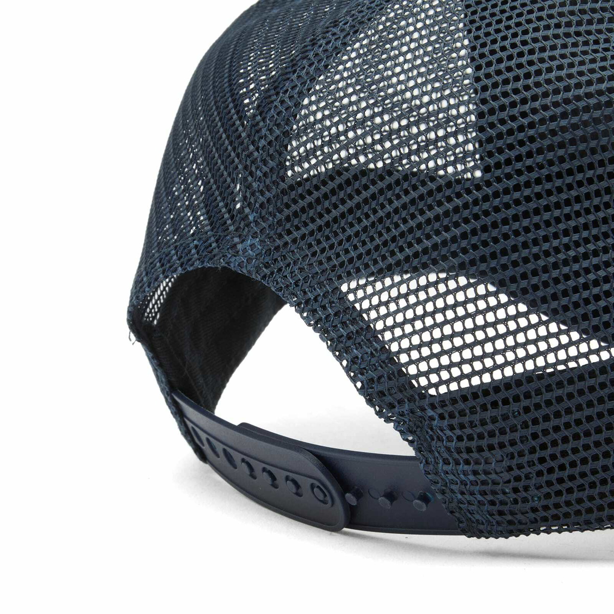 ICECREAM Men's Checker Running Dog Trucker Cap in Ecru/Navy 
