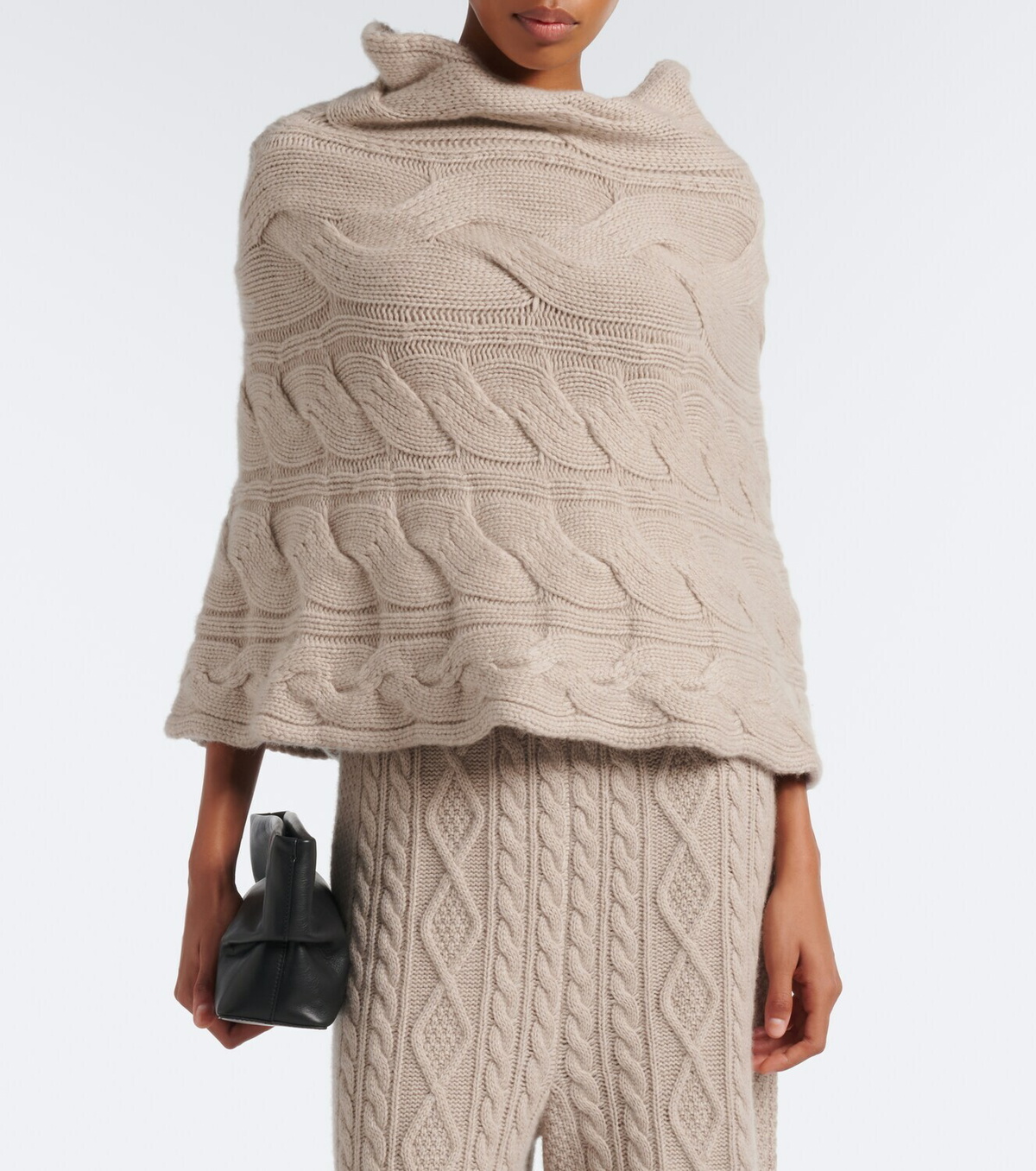 Lisa Yang Cable-knit cashmere poncho