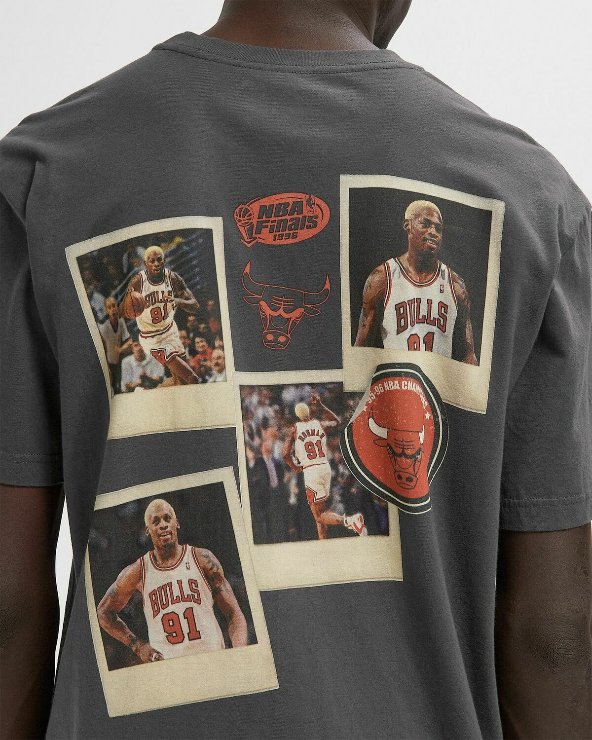 Mitchell & Ness NBA PLAYER RETRO PHOTO TEE CHICAGO BULLS DENNIS RODMAN Black Mens Shortsleeves/Team Tee
