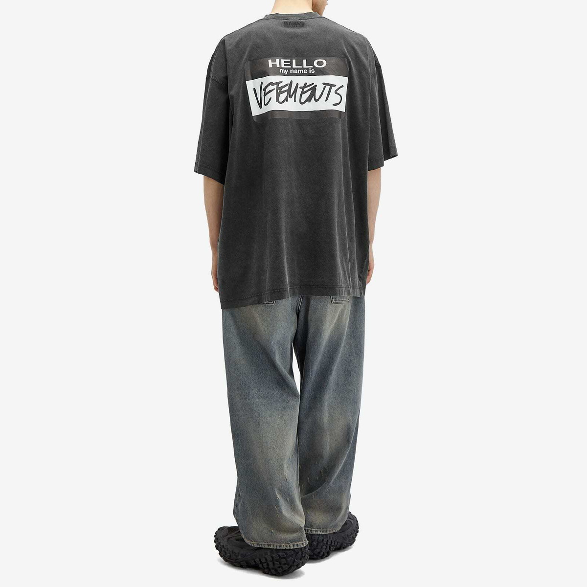 VETEMENTS Men's Hello My Name Is T-Shirt in Black Vetements