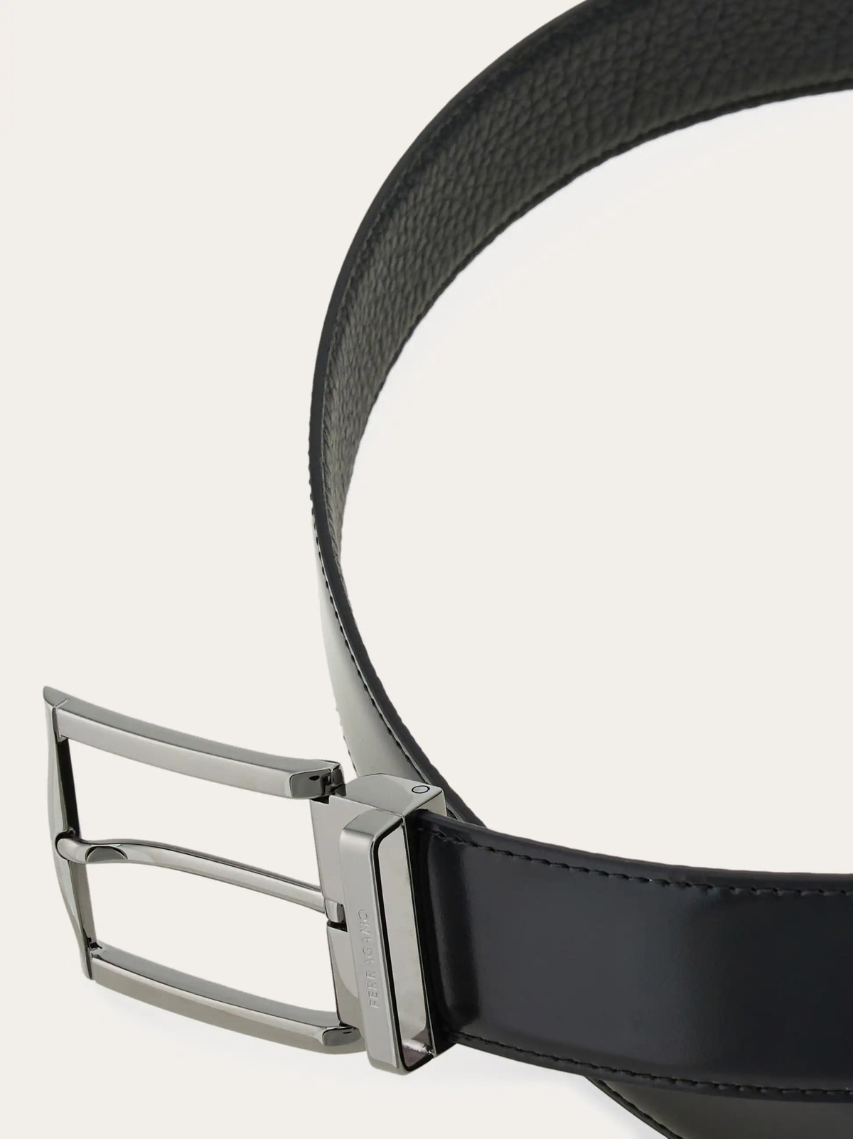 Ferragamo Mens Reversible and adjustable belt in Black