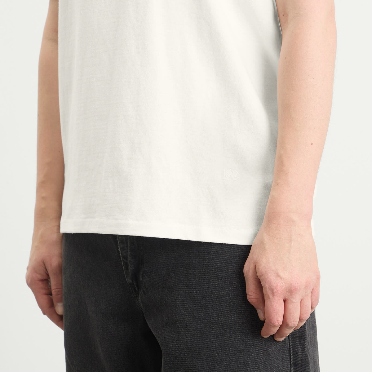 Levi's Men's Blue Tab Relaxed T-Shirt in White