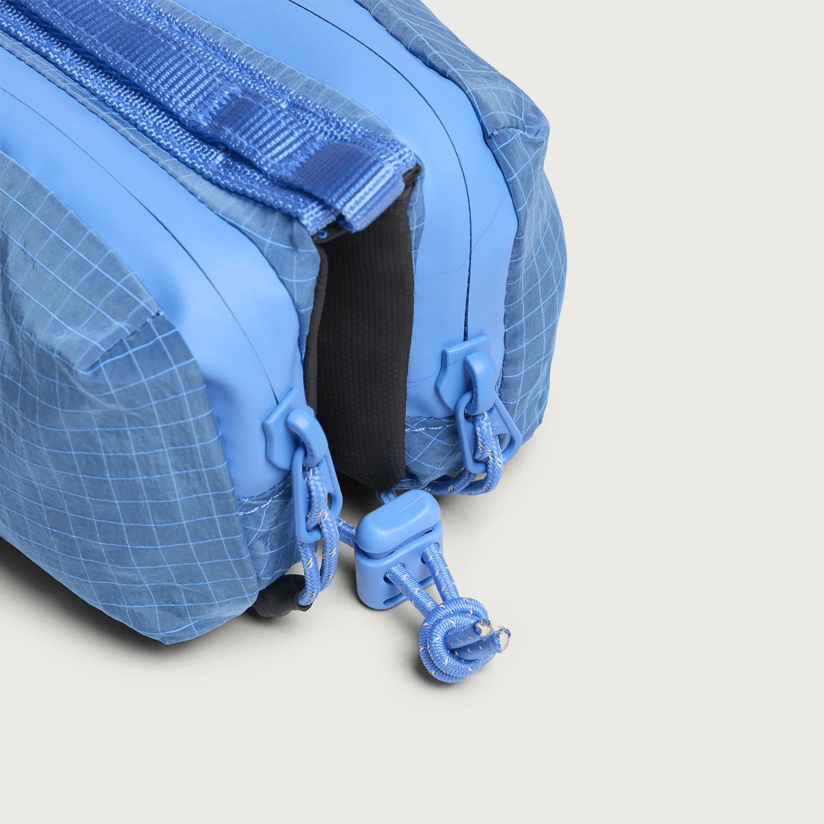 Topologie Mini Bottle Sacoche Bag in Sonic