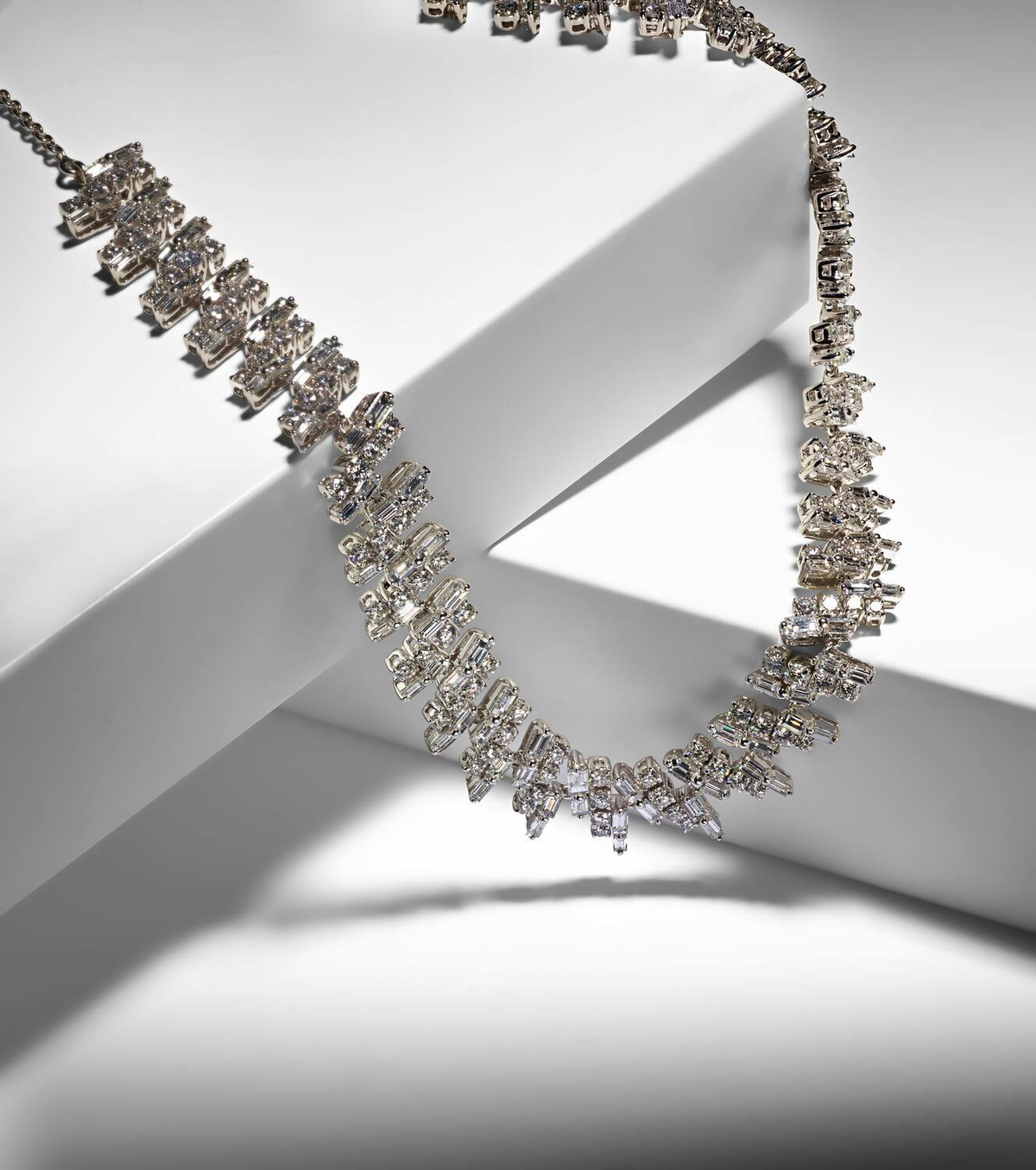 Kamyen Art Deco 18kt white gold choker with diamonds