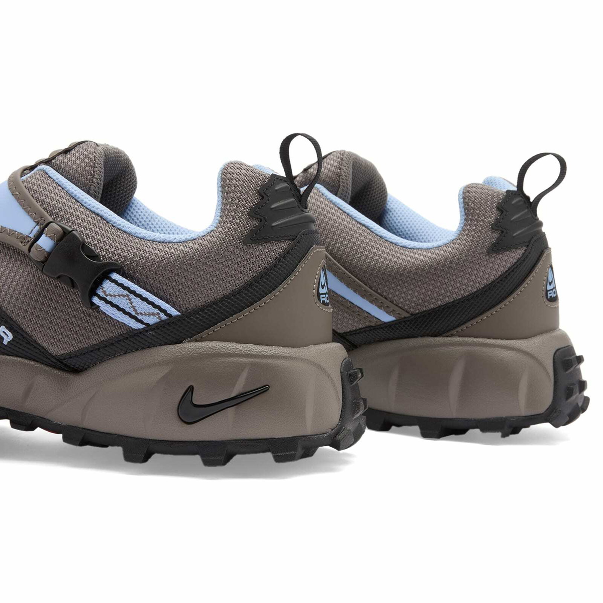 Nike Acg Phassad Sneaker in Cave Stone/Aluminium