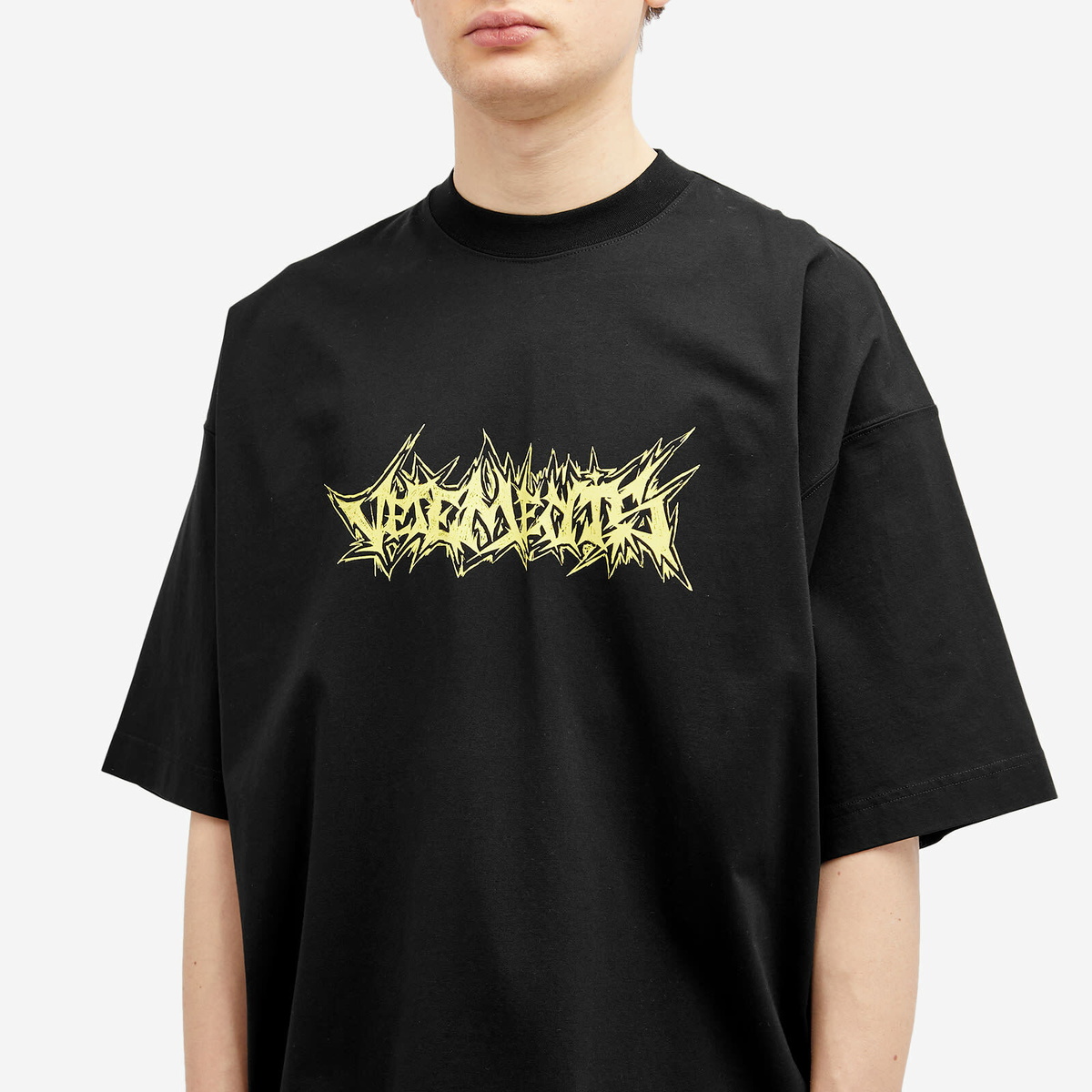 VETEMENTS Men's Living Legend Oversized T-Shirt in Black Vetements