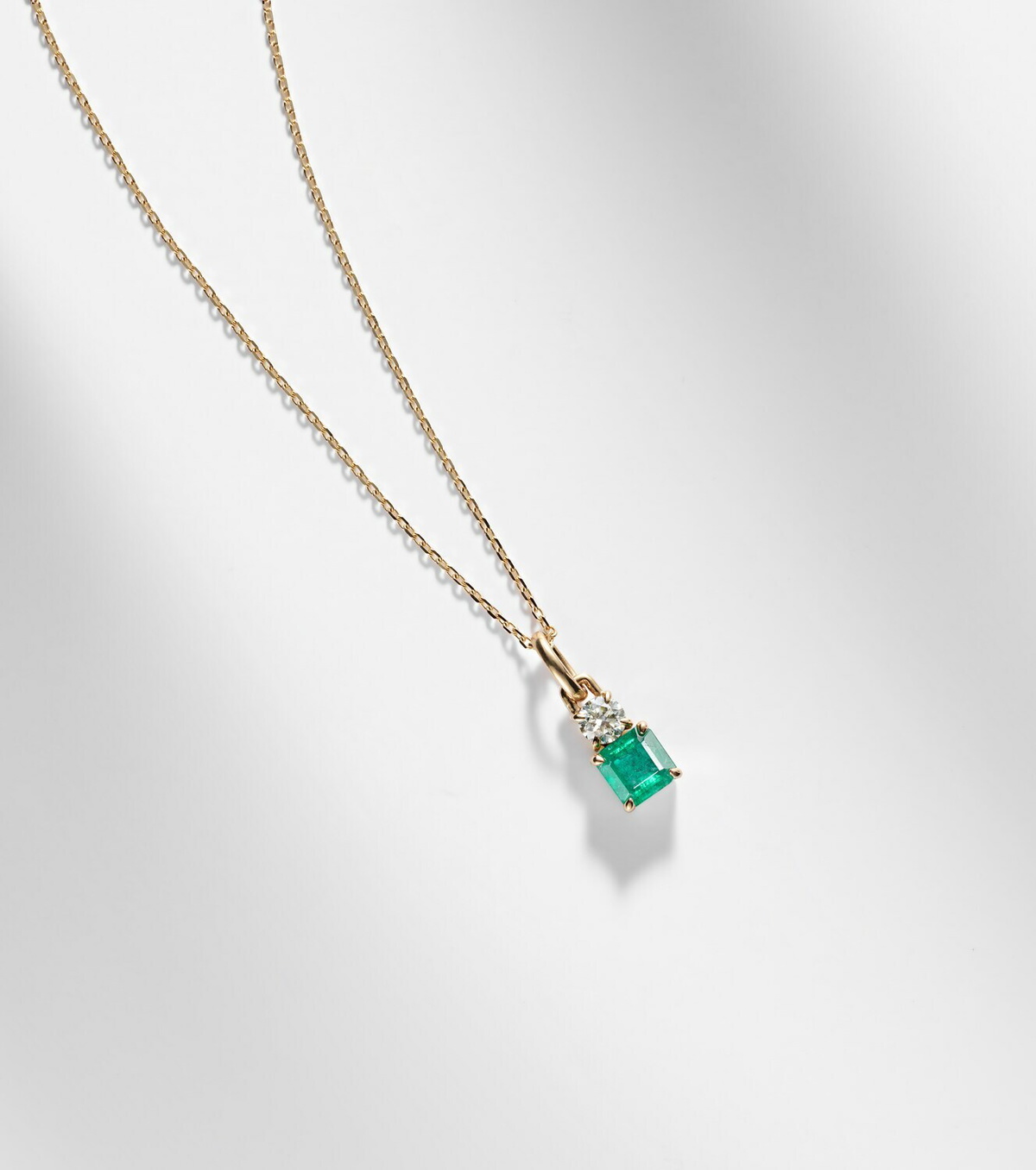 Stone and Strand Luxe 14kt gold (585/1000) necklace with emerald and diamond