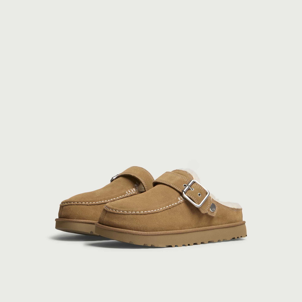 UGG Women's Goldenstar Evelina Clog in Chestnut