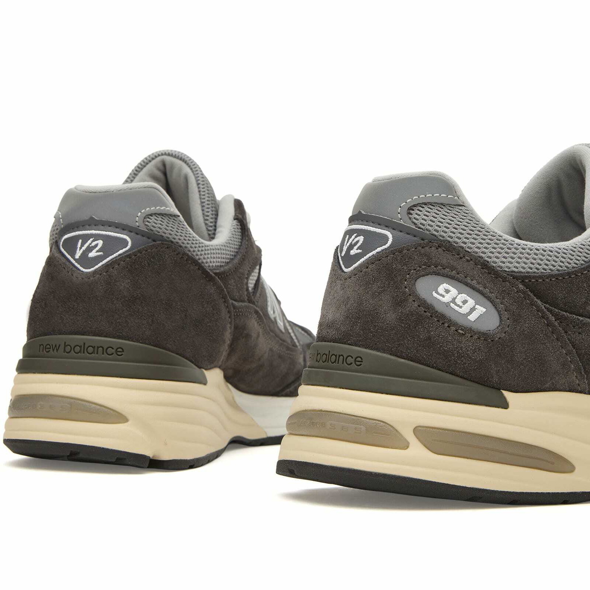 New Balance 991v2 Sneaker in Forged Iron/Alloy/Smoked Pearl
