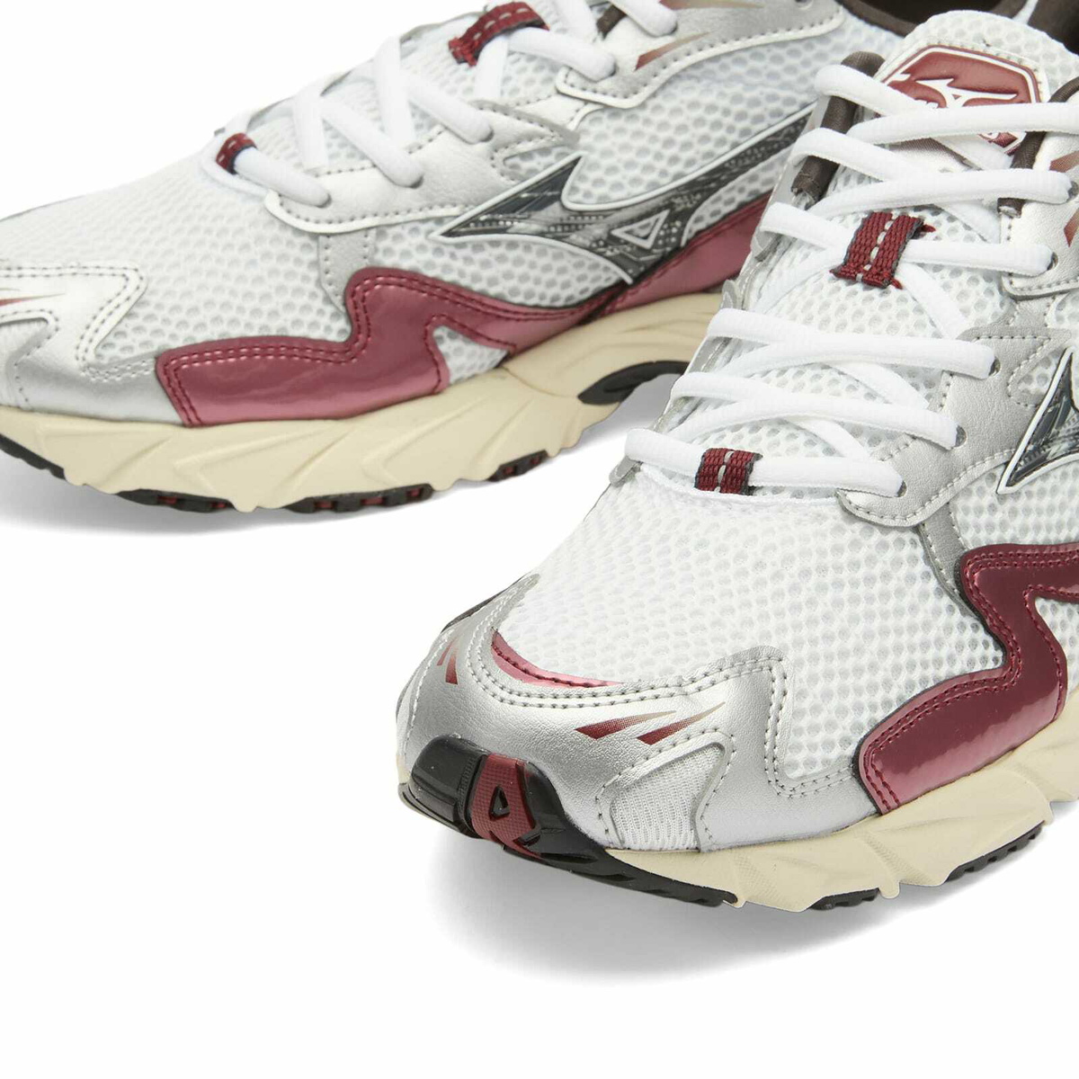 Mizuno WAVE RIDER 10 "SPORT" Sneaker in White/Black Sand/Syrah