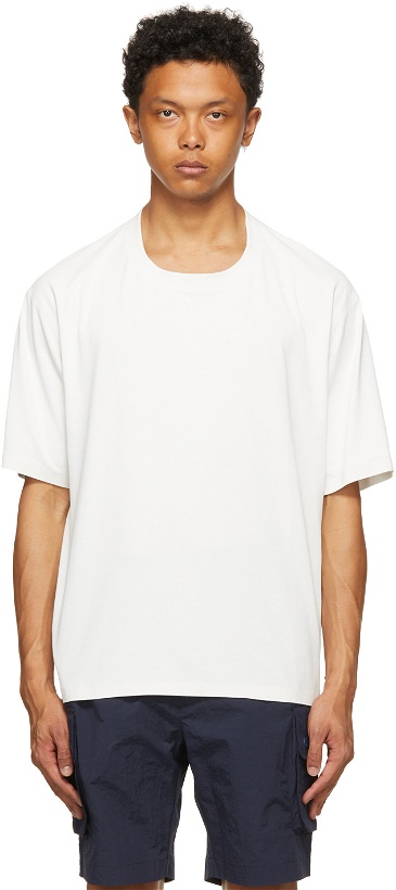 Photo: Descente Allterrain White Seamless Clean Cut T-Shirt