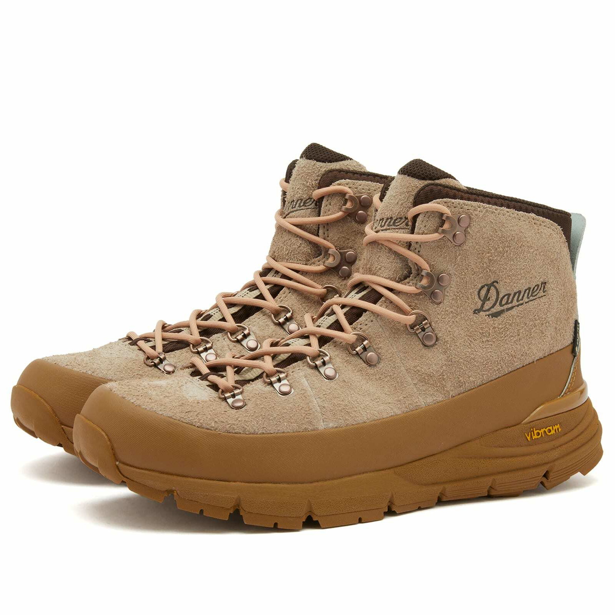 Danner Men's Mountain 600 GORE-TEX Boot in Almond Butter