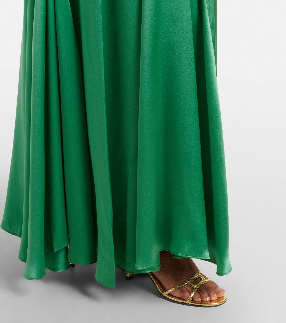 Xu Zhi Embroidered pleated silk satin gown
