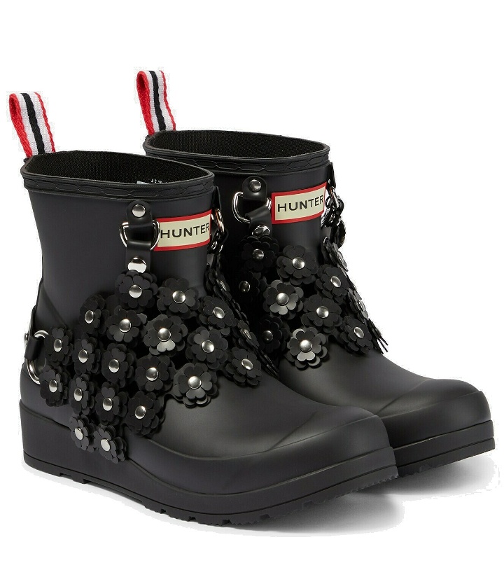 Photo: Noir Kei Ninomiya x Hunter chain-embellished rubber rain boots
