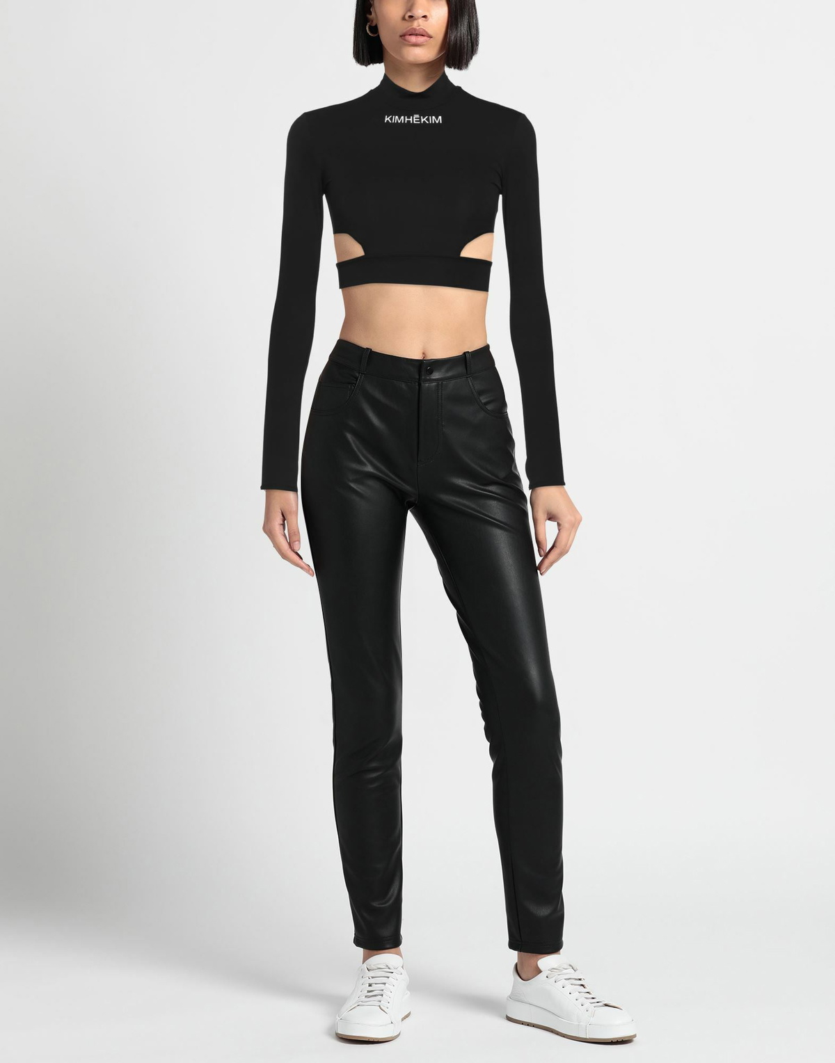 Kimhekim Womens T-shirt in Black