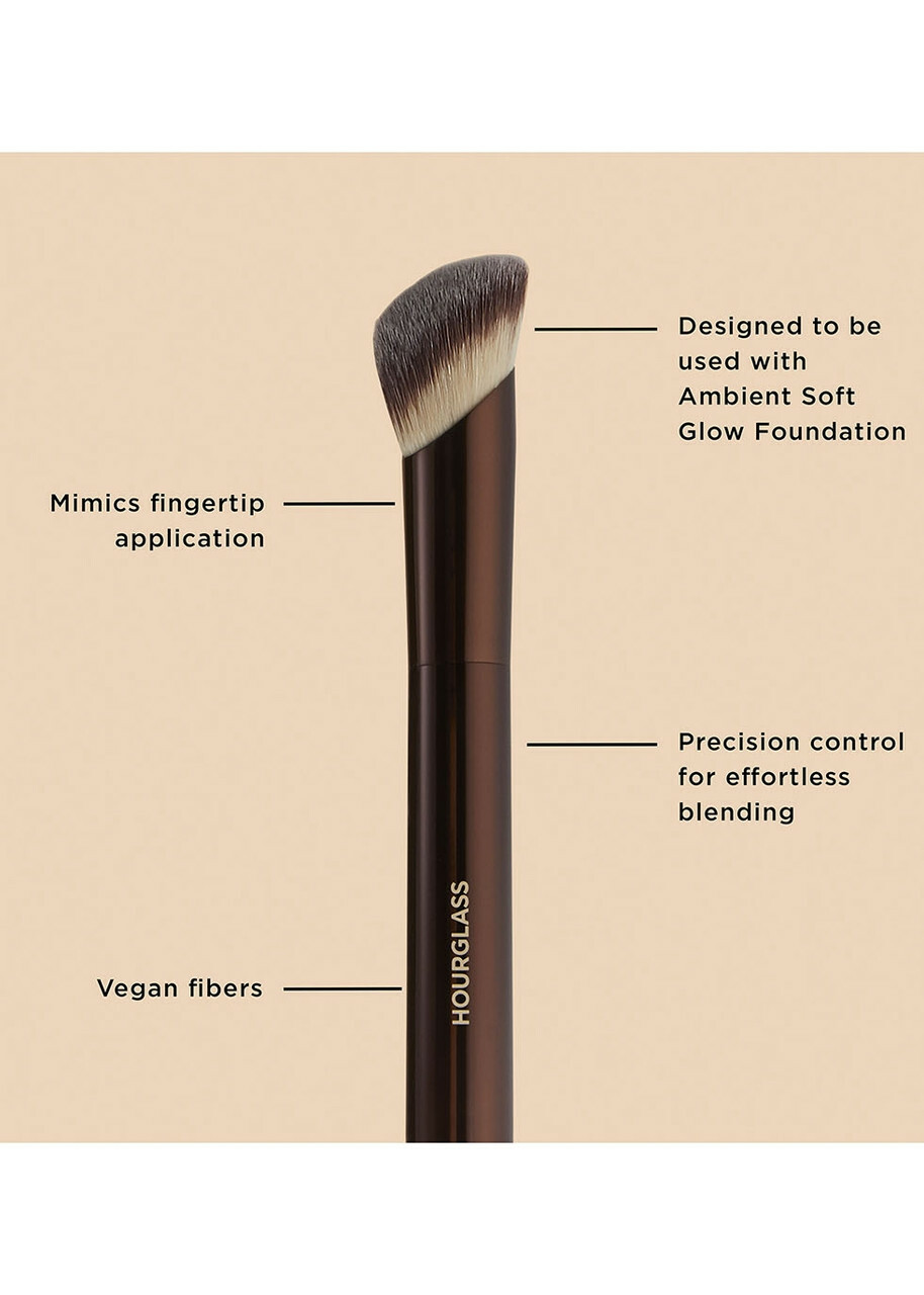 Hourglass Ambient Soft Glow Foundation Brush