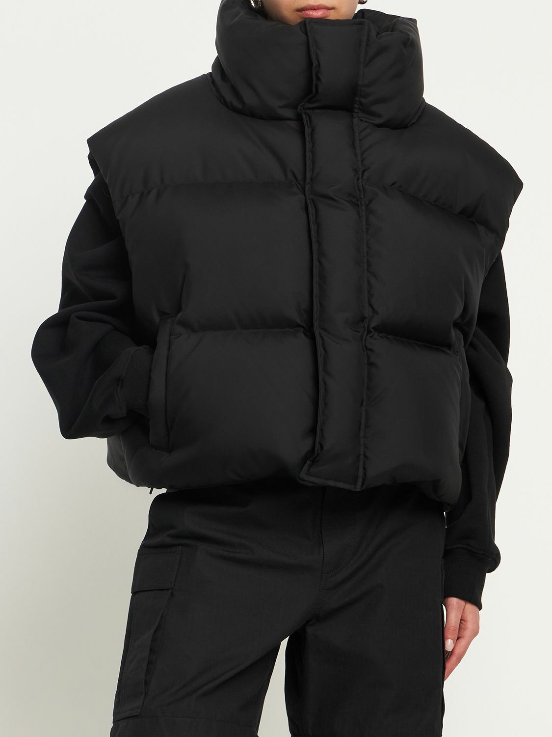 【関税込み】WARDROBE.NYC ダウン WARDROBE.NYC Cropped Down Puffer Jacket | Saks Fifth Avenue