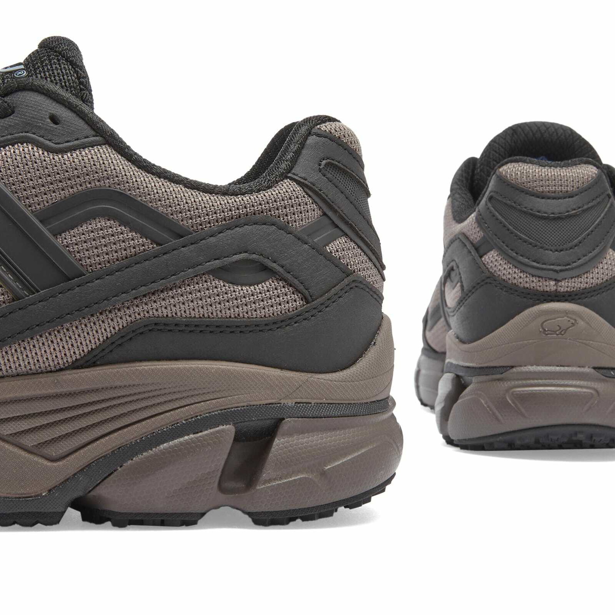 Karhu Men's Super Fulcrum in Black/Falcon