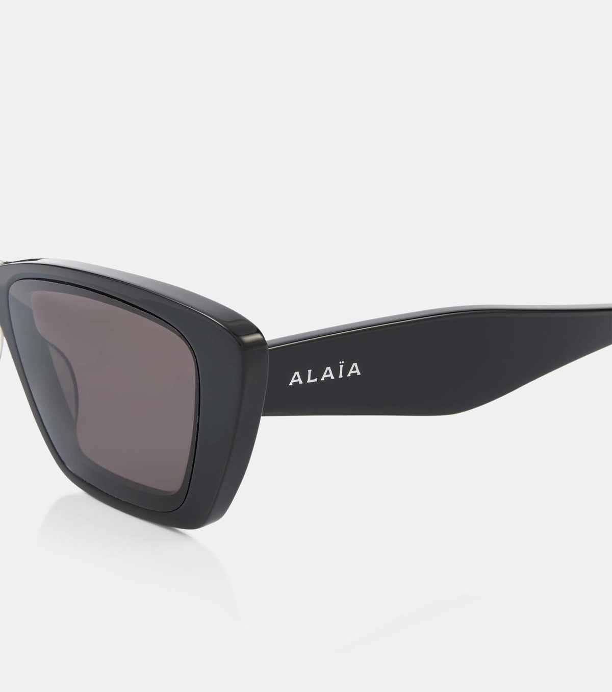 【ALAIA】Logo square sunglasses Logo square sunglasses in black - Alaia | Mytheresa