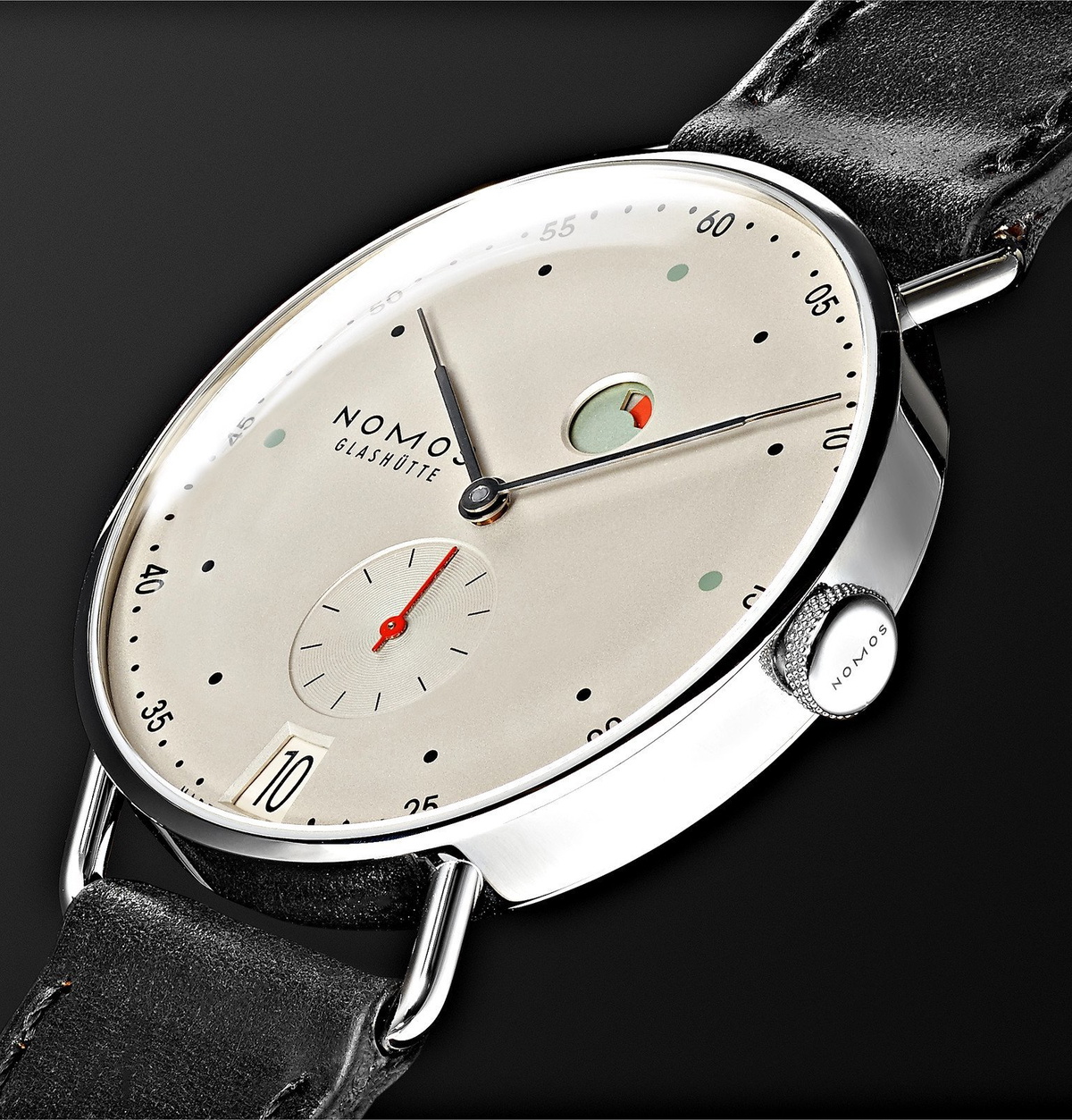 Nomos metro datum on sale gangreserve