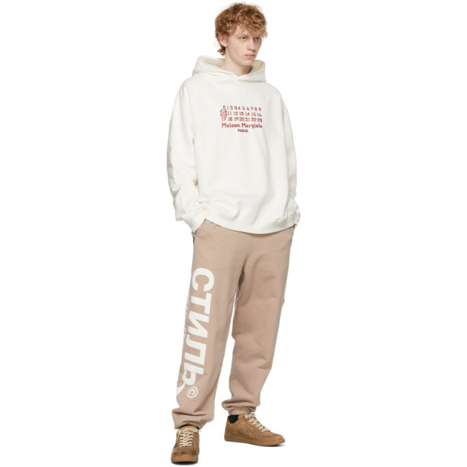 【関税込み】Maison Margiela オフホワイト Stamp Logo フーディ Maison Margielaのオフホワイト Stamp Logo ジップフーディが